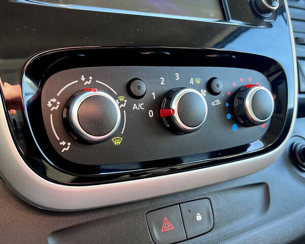 Белый Рено Трафик, объемом двигателя 2 л и пробегом 186 тыс. км за 17750 $, фото 31 на Automoto.ua