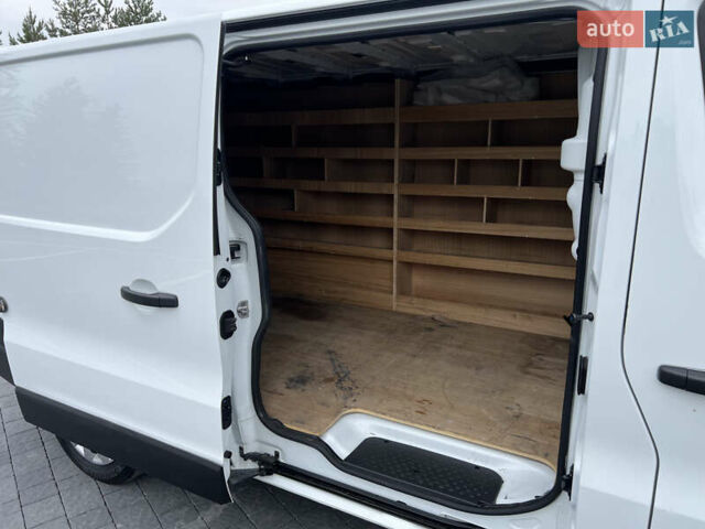 Белый Рено Трафик, объемом двигателя 2 л и пробегом 182 тыс. км за 17600 $, фото 42 на Automoto.ua