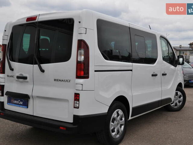 Белый Рено Трафик, объемом двигателя 2 л и пробегом 160 тыс. км за 32500 $, фото 92 на Automoto.ua