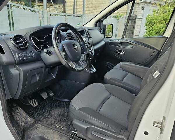 Белый Рено Трафик, объемом двигателя 2 л и пробегом 260 тыс. км за 16700 $, фото 8 на Automoto.ua