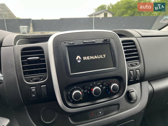 Белый Рено Трафик, объемом двигателя 2 л и пробегом 182 тыс. км за 17600 $, фото 34 на Automoto.ua