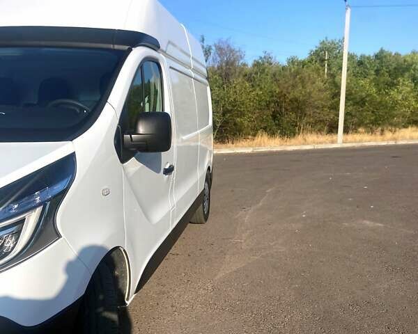Белый Рено Трафик, объемом двигателя 2 л и пробегом 175 тыс. км за 20700 $, фото 2 на Automoto.ua