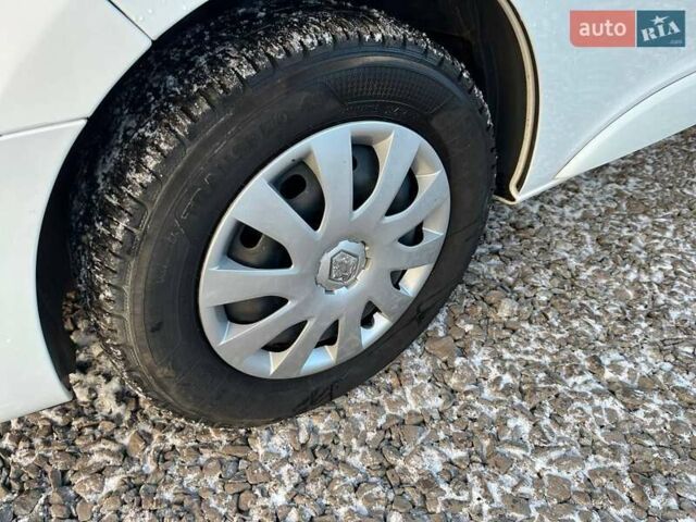 Белый Рено Трафик, объемом двигателя 2 л и пробегом 188 тыс. км за 22900 $, фото 13 на Automoto.ua