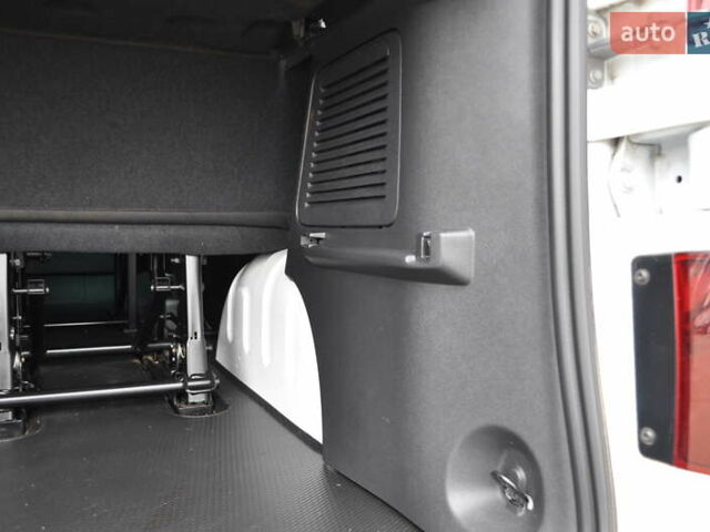 Белый Рено Трафик, объемом двигателя 2 л и пробегом 160 тыс. км за 32500 $, фото 48 на Automoto.ua