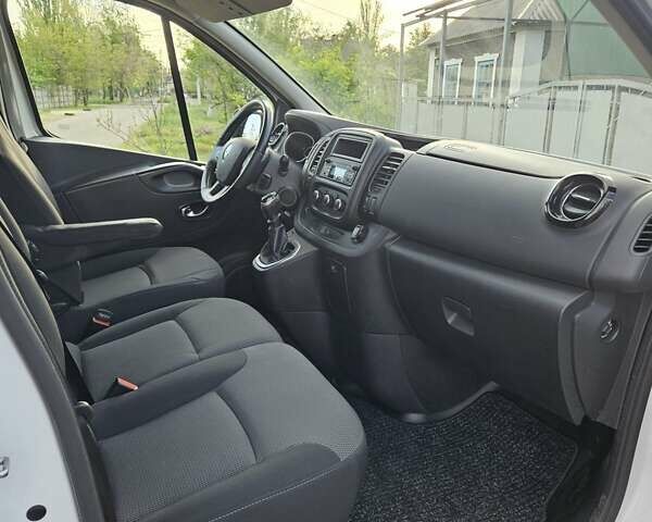 Белый Рено Трафик, объемом двигателя 2 л и пробегом 260 тыс. км за 16700 $, фото 15 на Automoto.ua