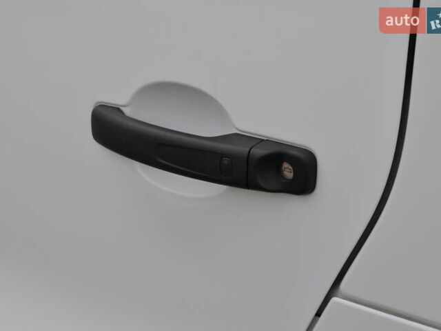 Белый Рено Трафик, объемом двигателя 2 л и пробегом 160 тыс. км за 32500 $, фото 26 на Automoto.ua