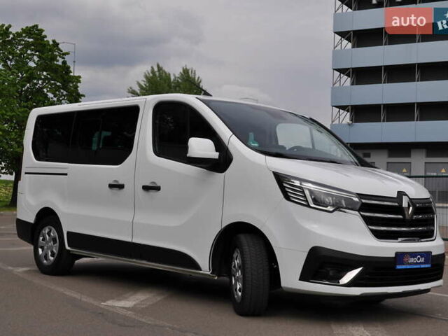 Белый Рено Трафик, объемом двигателя 2 л и пробегом 160 тыс. км за 32500 $, фото 2 на Automoto.ua