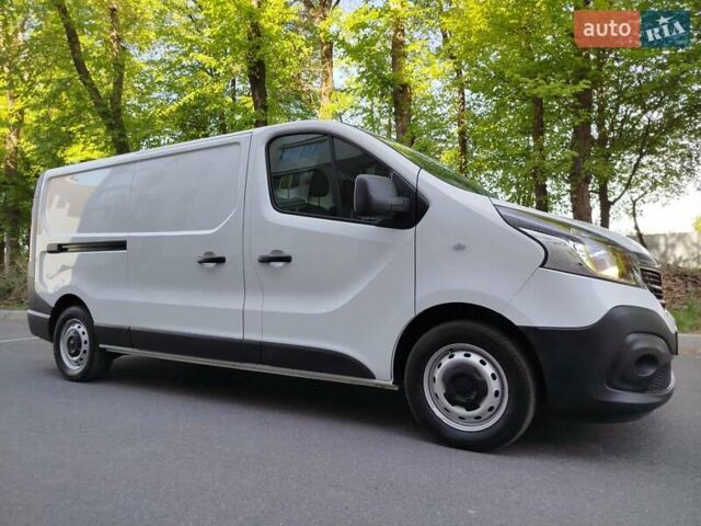 Белый Рено Трафик, объемом двигателя 2 л и пробегом 164 тыс. км за 17650 $, фото 1 на Automoto.ua