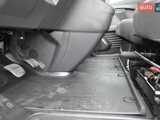 Белый Рено Трафик, объемом двигателя 2 л и пробегом 160 тыс. км за 32500 $, фото 79 на Automoto.ua