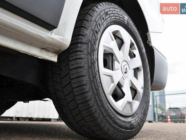 Белый Рено Трафик, объемом двигателя 2 л и пробегом 160 тыс. км за 32500 $, фото 29 на Automoto.ua