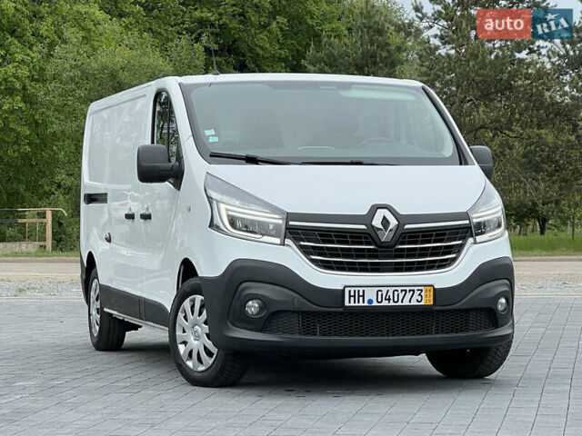 Белый Рено Трафик, объемом двигателя 2 л и пробегом 180 тыс. км за 17500 $, фото 16 на Automoto.ua