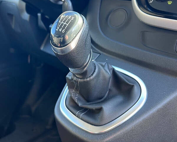 Белый Рено Трафик, объемом двигателя 2 л и пробегом 186 тыс. км за 17750 $, фото 33 на Automoto.ua