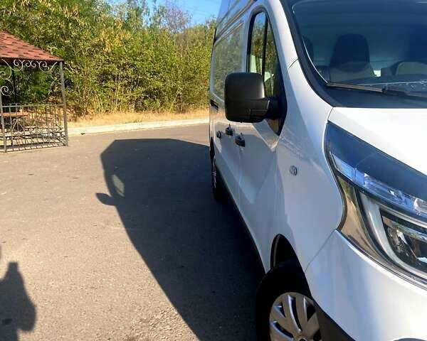 Белый Рено Трафик, объемом двигателя 2 л и пробегом 175 тыс. км за 20700 $, фото 3 на Automoto.ua