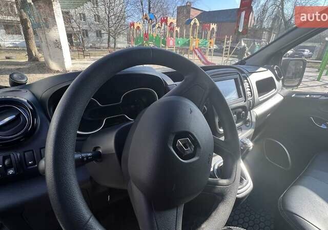 Белый Рено Трафик, объемом двигателя 1.6 л и пробегом 70 тыс. км за 29000 $, фото 10 на Automoto.ua