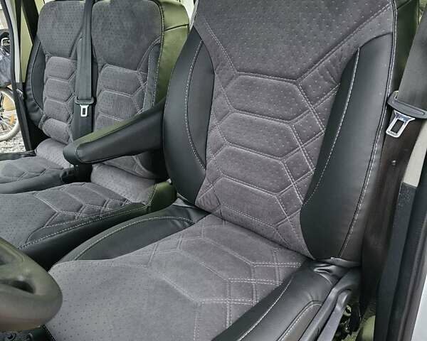 Белый Рено Трафик, объемом двигателя 2 л и пробегом 247 тыс. км за 24999 $, фото 7 на Automoto.ua