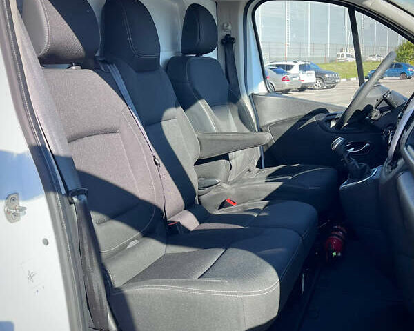 Белый Рено Трафик, объемом двигателя 2 л и пробегом 186 тыс. км за 17750 $, фото 19 на Automoto.ua