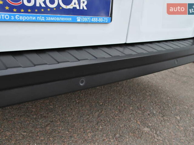 Белый Рено Трафик, объемом двигателя 2 л и пробегом 160 тыс. км за 32500 $, фото 34 на Automoto.ua