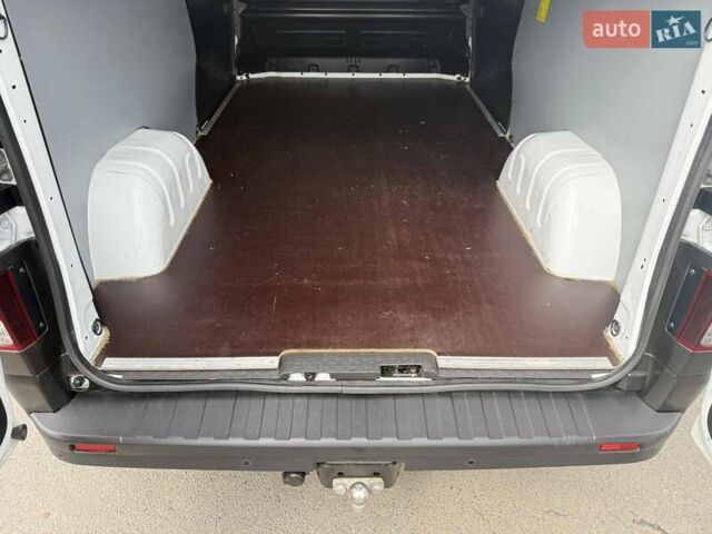 Белый Рено Трафик, объемом двигателя 2 л и пробегом 247 тыс. км за 17900 $, фото 15 на Automoto.ua