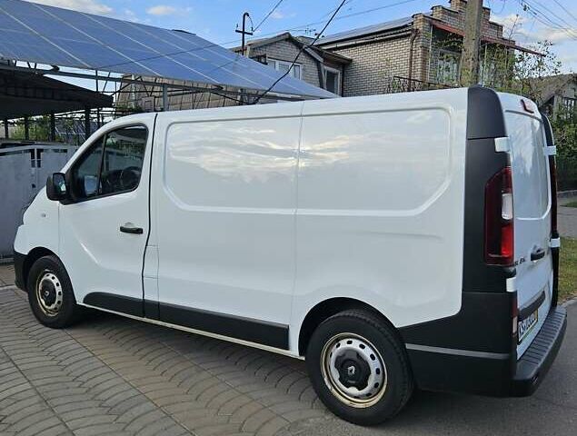 Белый Рено Трафик, объемом двигателя 2 л и пробегом 260 тыс. км за 16700 $, фото 3 на Automoto.ua