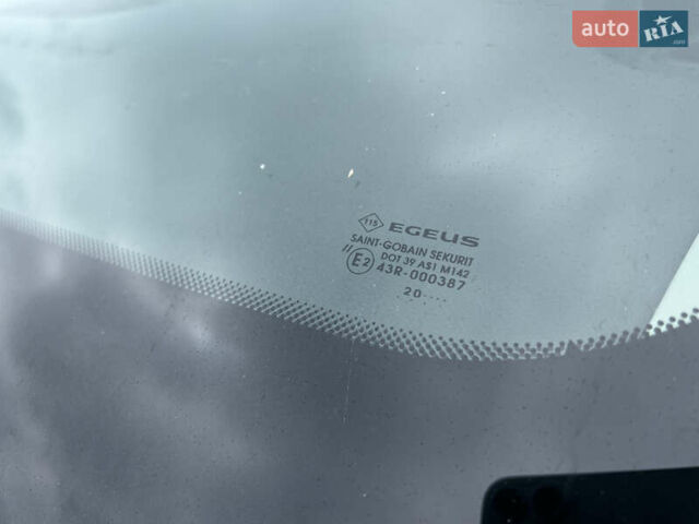 Белый Рено Трафик, объемом двигателя 2 л и пробегом 182 тыс. км за 17600 $, фото 1 на Automoto.ua