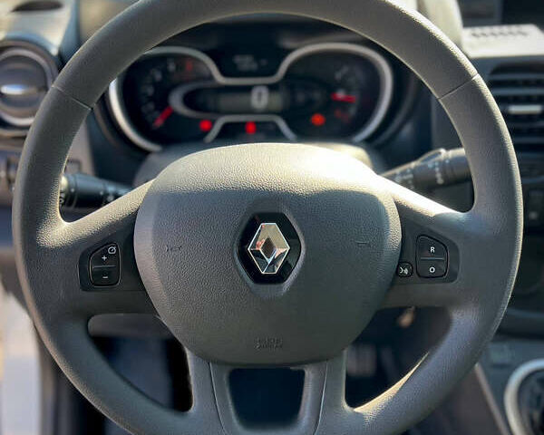 Белый Рено Трафик, объемом двигателя 2 л и пробегом 186 тыс. км за 17750 $, фото 22 на Automoto.ua