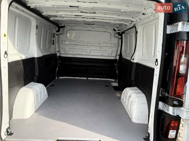 Білий Рено Трафік, об'ємом двигуна 2 л та пробігом 114 тис. км за 17900 $, фото 60 на Automoto.ua