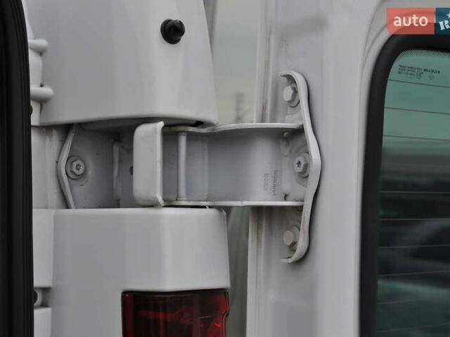 Белый Рено Трафик, объемом двигателя 2 л и пробегом 160 тыс. км за 32500 $, фото 44 на Automoto.ua