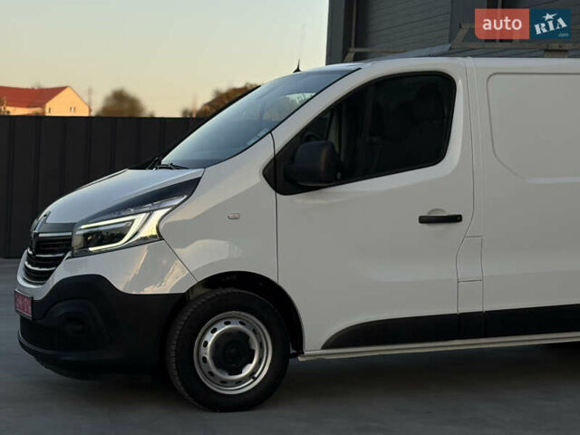 Белый Рено Трафик, объемом двигателя 2 л и пробегом 179 тыс. км за 15900 $, фото 11 на Automoto.ua
