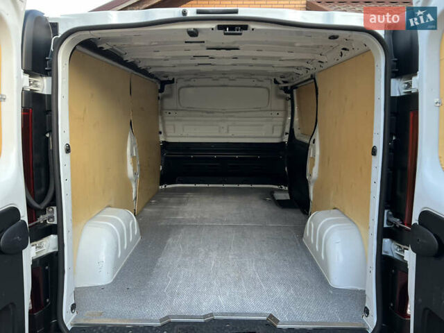 Белый Рено Трафик, объемом двигателя 2 л и пробегом 127 тыс. км за 17900 $, фото 6 на Automoto.ua