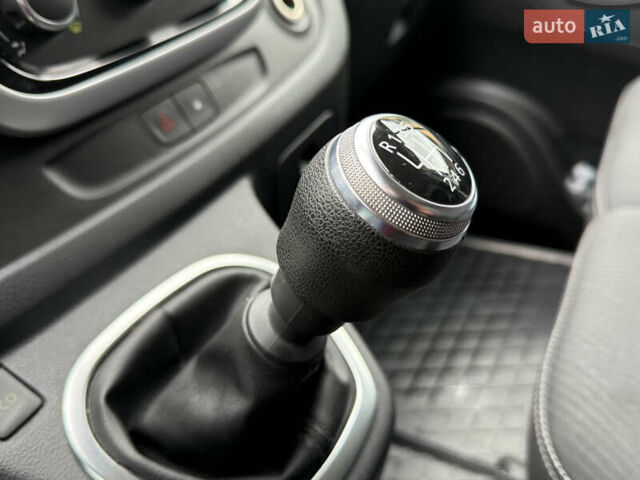 Рено Трафік 2021 у Хмельницькому на Automoto.ua Білий Рено Трафік, об'ємом двигуна 2 л та пробігом 126 тис. км за 25700 $, фото 19 на Automoto.ua