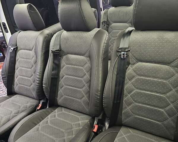 Белый Рено Трафик, объемом двигателя 2 л и пробегом 247 тыс. км за 24999 $, фото 10 на Automoto.ua