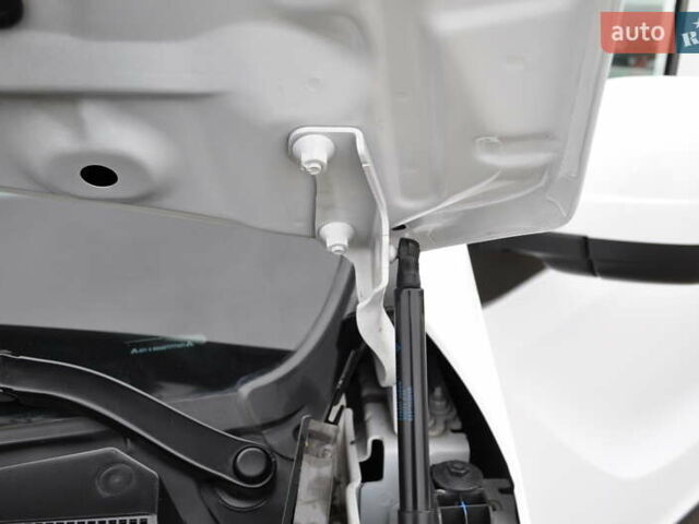 Белый Рено Трафик, объемом двигателя 2 л и пробегом 160 тыс. км за 32500 $, фото 127 на Automoto.ua