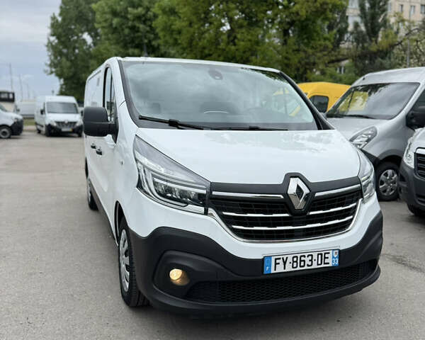Белый Рено Трафик, объемом двигателя 2 л и пробегом 187 тыс. км за 18500 $, фото 1 на Automoto.ua