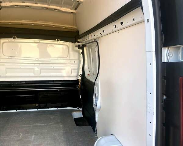 Белый Рено Трафик, объемом двигателя 2 л и пробегом 175 тыс. км за 20700 $, фото 46 на Automoto.ua