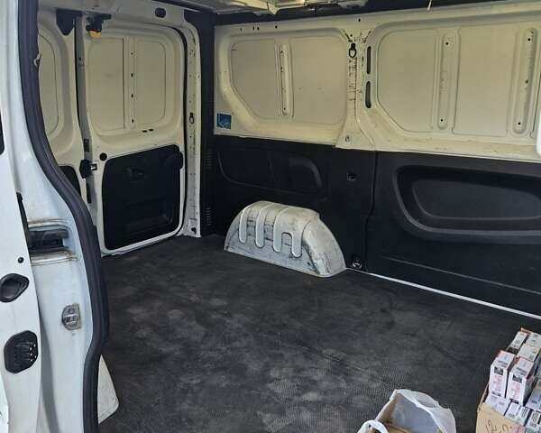 Белый Рено Трафик, объемом двигателя 2 л и пробегом 260 тыс. км за 16700 $, фото 18 на Automoto.ua