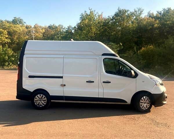 Белый Рено Трафик, объемом двигателя 2 л и пробегом 175 тыс. км за 20700 $, фото 1 на Automoto.ua