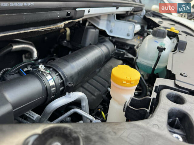 Белый Рено Трафик, объемом двигателя 2 л и пробегом 79 тыс. км за 27999 $, фото 20 на Automoto.ua