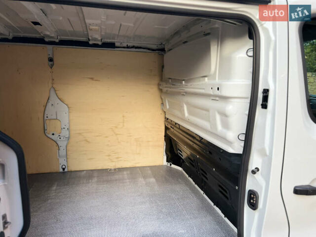 Белый Рено Трафик, объемом двигателя 2 л и пробегом 127 тыс. км за 17900 $, фото 8 на Automoto.ua
