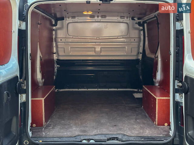 Белый Рено Трафик, объемом двигателя 2 л и пробегом 186 тыс. км за 16900 $, фото 100 на Automoto.ua