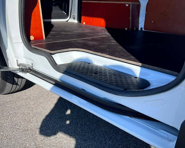 Белый Рено Трафик, объемом двигателя 2 л и пробегом 186 тыс. км за 17750 $, фото 39 на Automoto.ua