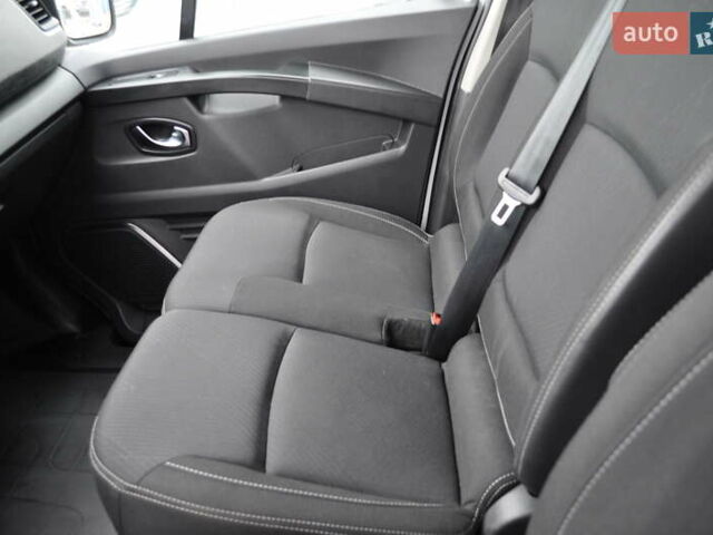 Белый Рено Трафик, объемом двигателя 2 л и пробегом 160 тыс. км за 32500 $, фото 69 на Automoto.ua