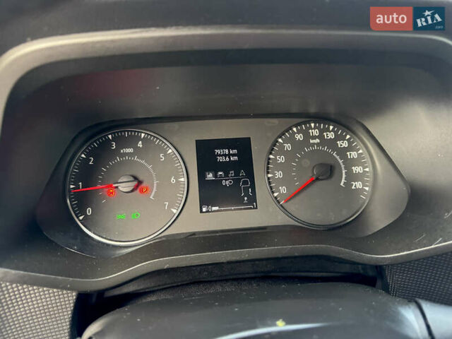 Белый Рено Трафик, объемом двигателя 2 л и пробегом 79 тыс. км за 27999 $, фото 7 на Automoto.ua