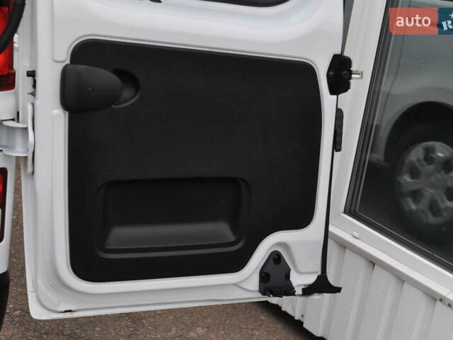 Белый Рено Трафик, объемом двигателя 2 л и пробегом 160 тыс. км за 32500 $, фото 43 на Automoto.ua