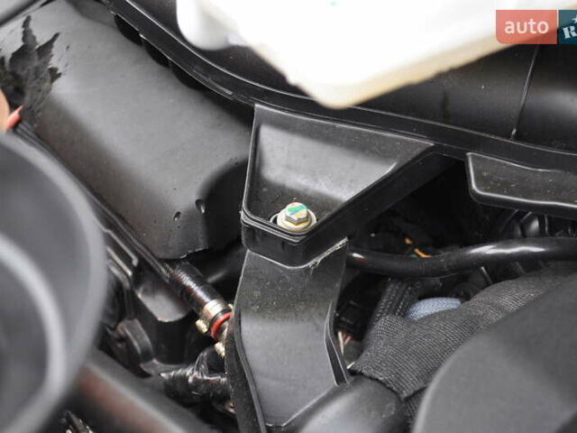 Белый Рено Трафик, объемом двигателя 2 л и пробегом 160 тыс. км за 32500 $, фото 131 на Automoto.ua