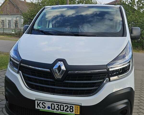 Белый Рено Трафик, объемом двигателя 2 л и пробегом 260 тыс. км за 16760 $, фото 1 на Automoto.ua