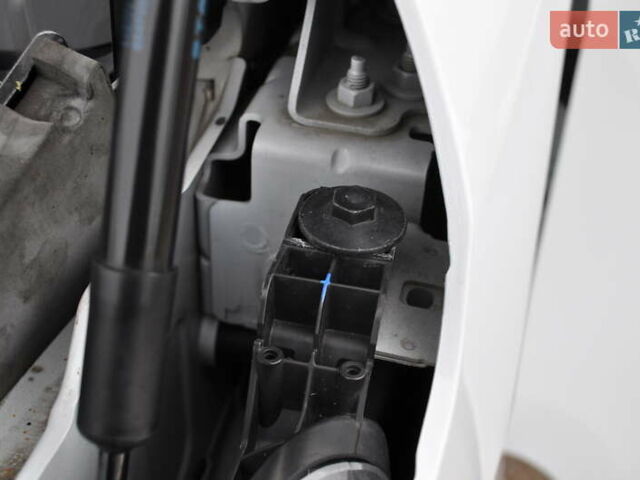 Белый Рено Трафик, объемом двигателя 2 л и пробегом 160 тыс. км за 32500 $, фото 128 на Automoto.ua