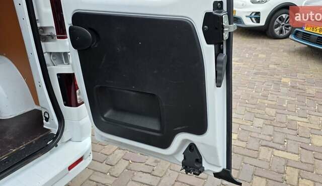 Белый Рено Трафик, объемом двигателя 2 л и пробегом 94 тыс. км за 23200 $, фото 31 на Automoto.ua