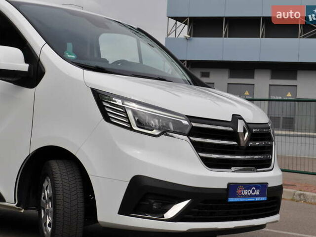 Белый Рено Трафик, объемом двигателя 2 л и пробегом 160 тыс. км за 32500 $, фото 3 на Automoto.ua