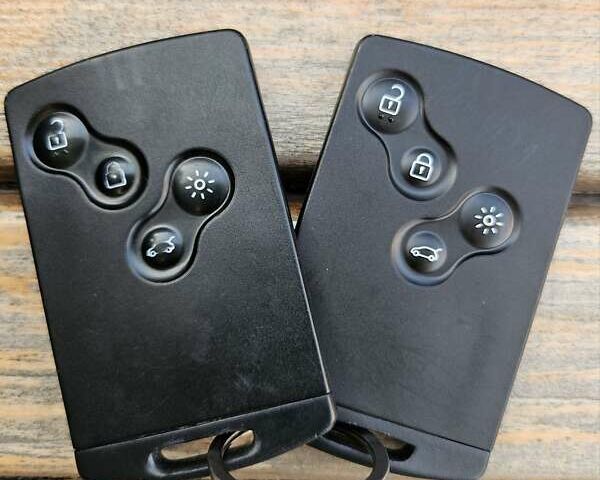 Белый Рено Трафик, объемом двигателя 2 л и пробегом 260 тыс. км за 16700 $, фото 23 на Automoto.ua