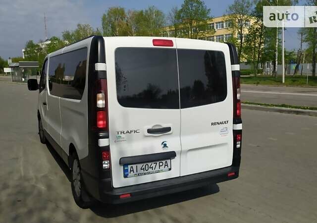 Белый Рено Трафик, объемом двигателя 2 л и пробегом 100 тыс. км за 30500 $, фото 1 на Automoto.ua